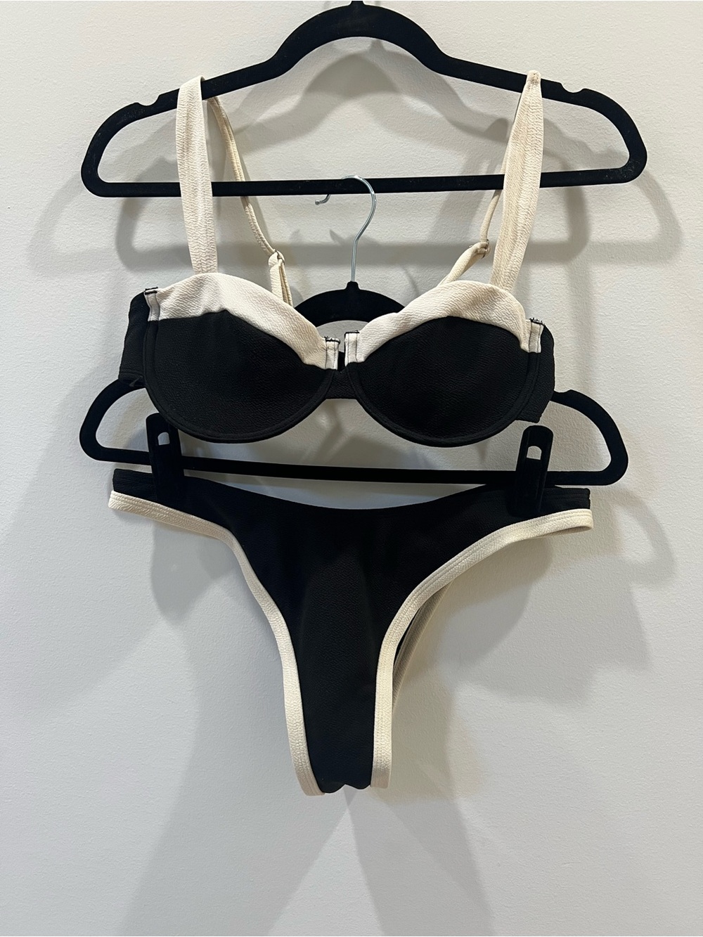 Contrast Trim Black & Cream Women's Bikini Set